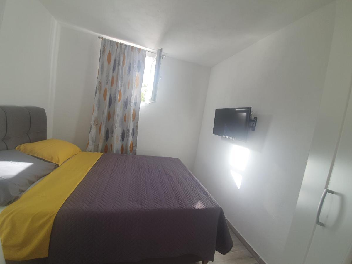Amama Apartment Brodarica  Luaran gambar