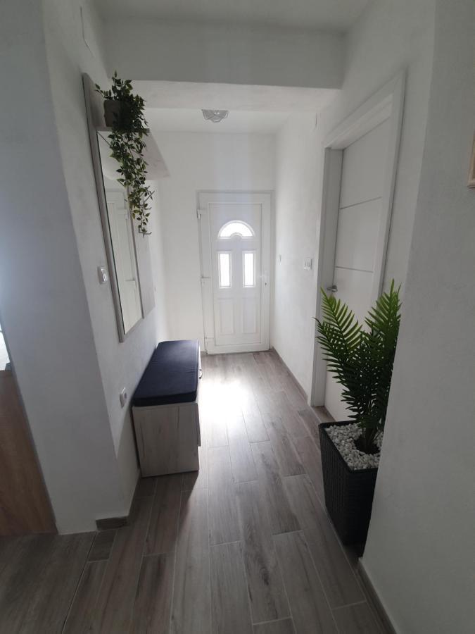 Amama Apartment Brodarica  Luaran gambar